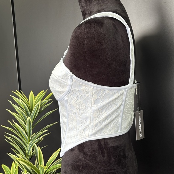 PrettyLittleThing Bandage Corset Crop,lace overlay,dip hem,bust cup,zipper back - Picture 6 of 11